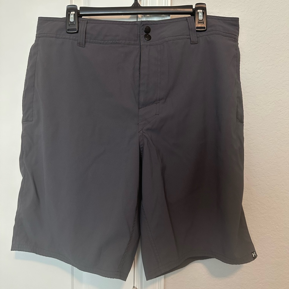Under Armour - Men’s 36 Golf Shorts, dark grey loose fit